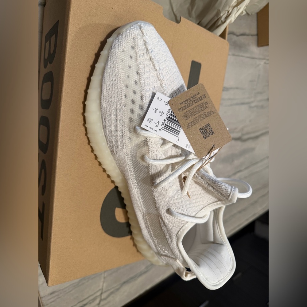 Adidas Yeezy Boost 350 V2 in Bone white brand new authentic